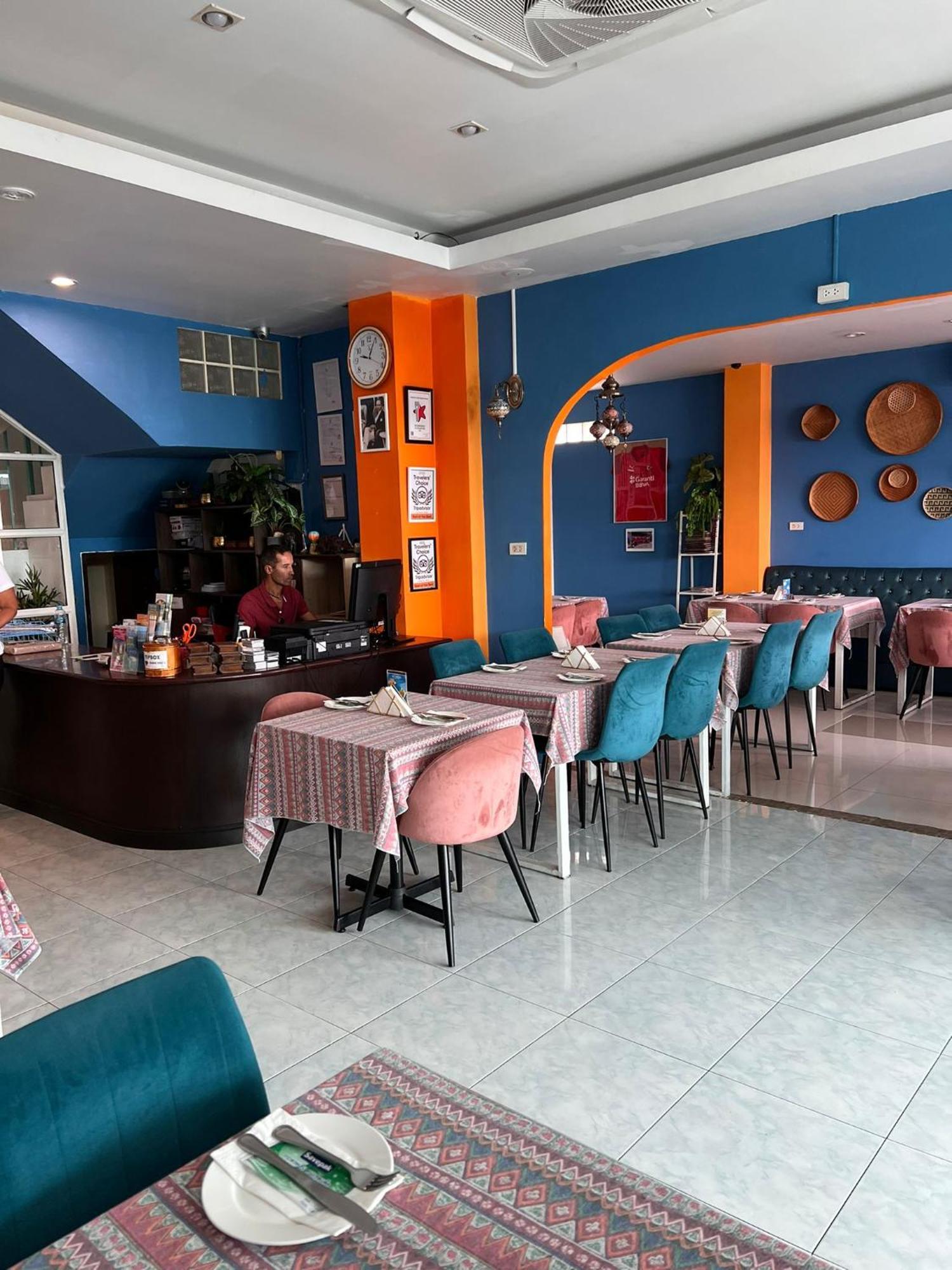 Kiwi Boutique Hotel Patong Buitenkant foto